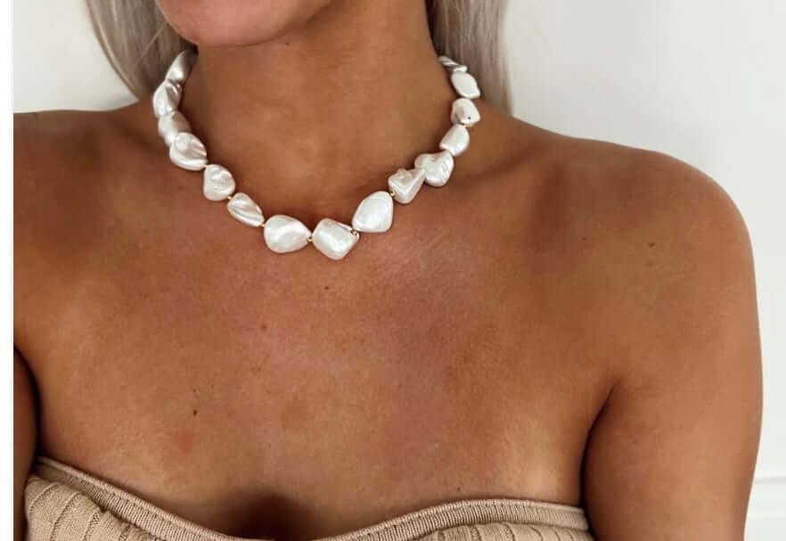 Chunky pearl necklace worn by a model, perfect for summer and waterproof, ideal for any outfit.