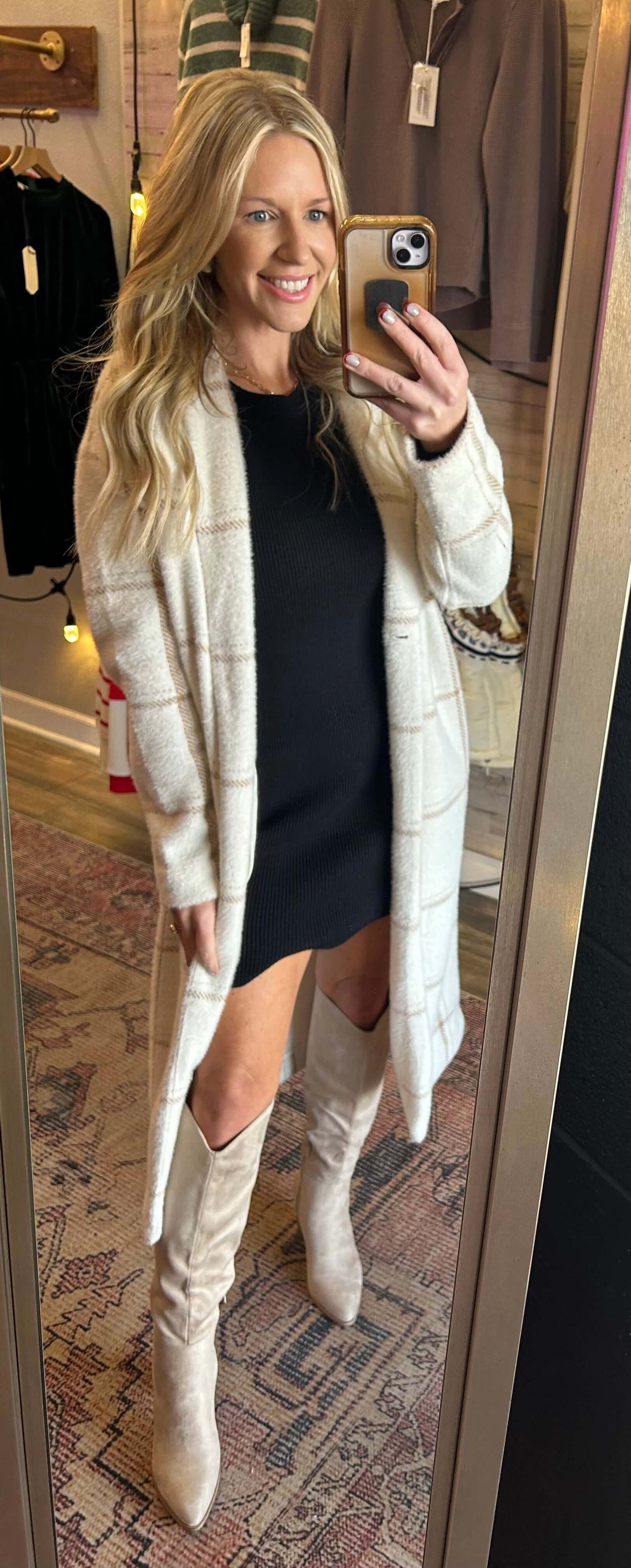 Ribbed Scallop Hem Sweater Dress/ black